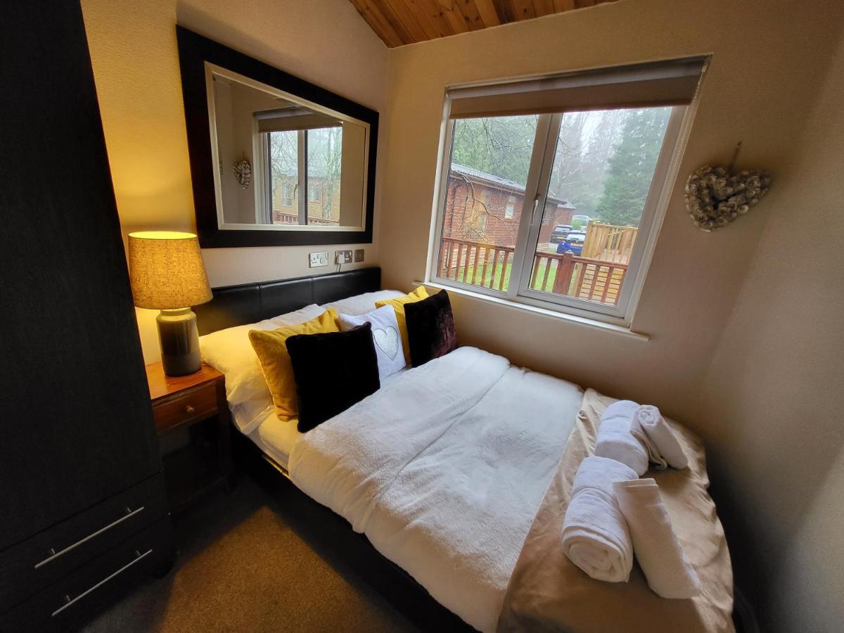 Cheerful 3 Bedroom Lodge At White Cross Bay Windermere Exterior foto
