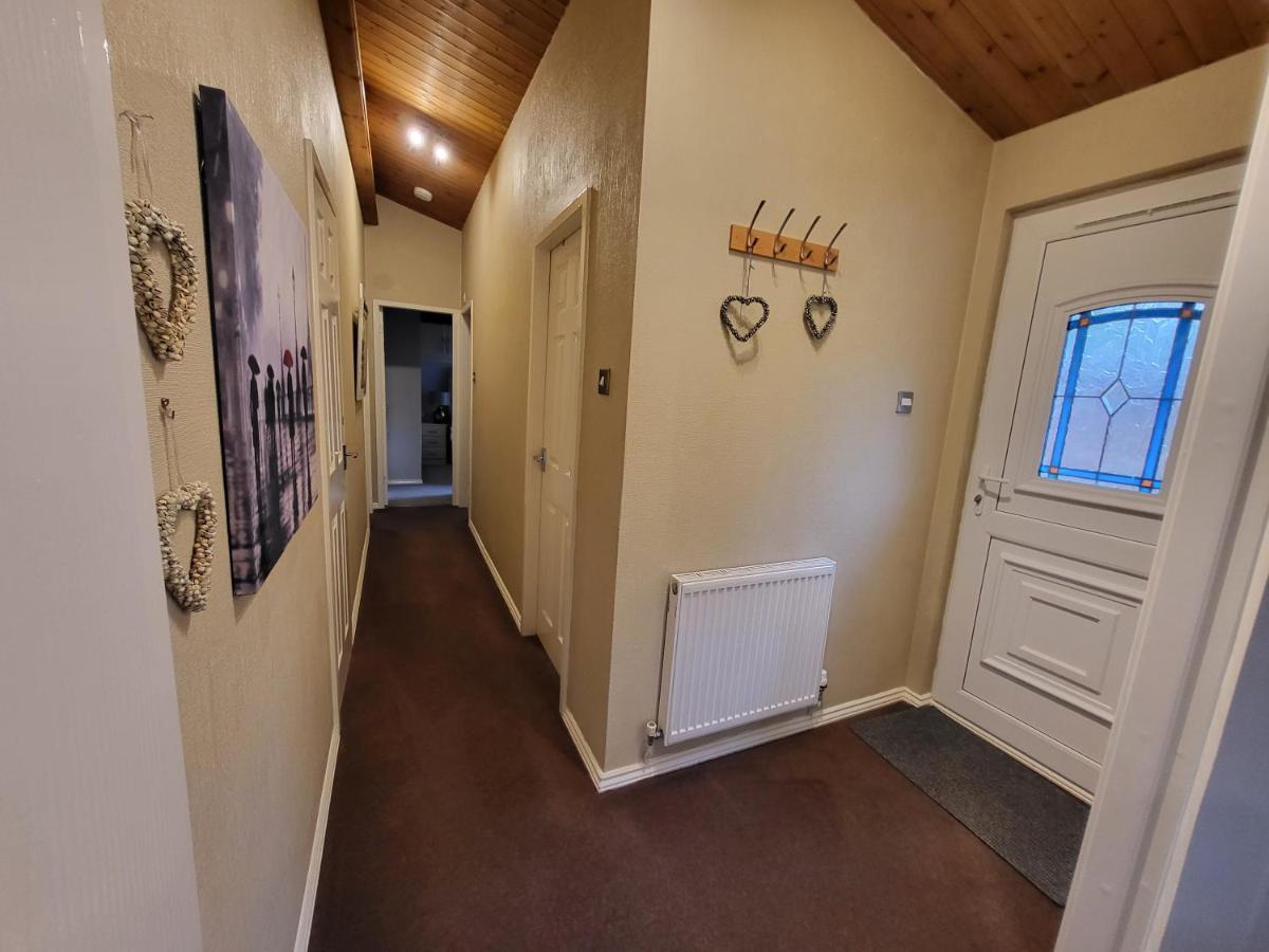 Cheerful 3 Bedroom Lodge At White Cross Bay Windermere Exterior foto