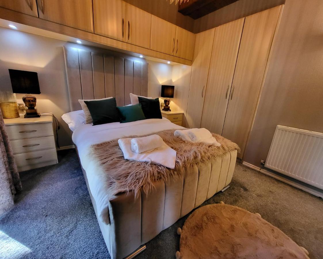 Cheerful 3 Bedroom Lodge At White Cross Bay Windermere Exterior foto