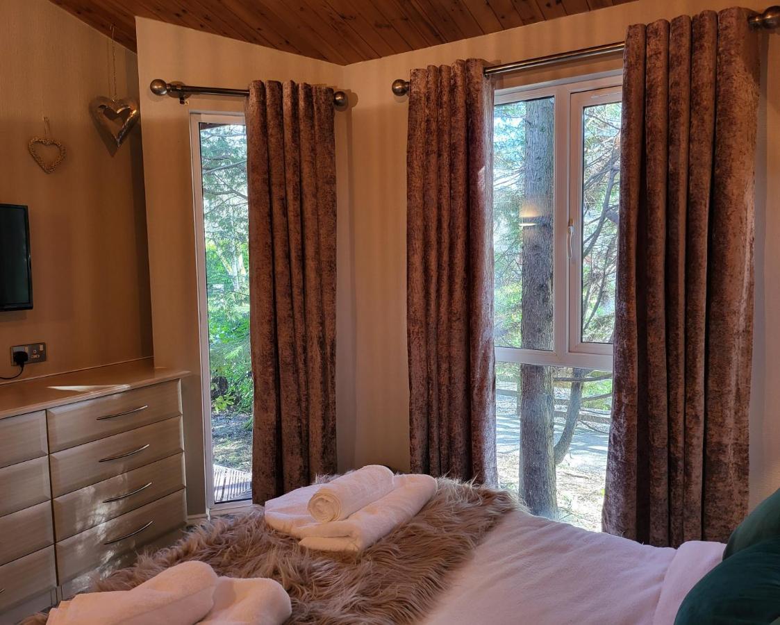 Cheerful 3 Bedroom Lodge At White Cross Bay Windermere Exterior foto