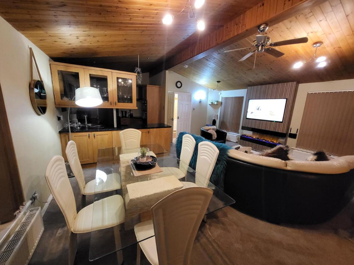 Cheerful 3 Bedroom Lodge At White Cross Bay Windermere Exterior foto