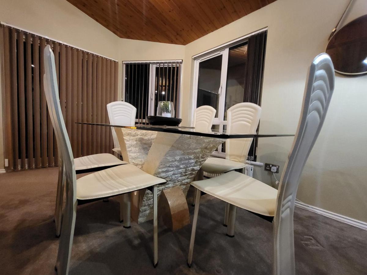 Cheerful 3 Bedroom Lodge At White Cross Bay Windermere Exterior foto