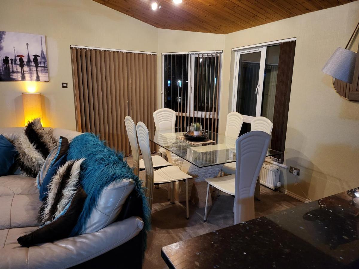 Cheerful 3 Bedroom Lodge At White Cross Bay Windermere Exterior foto
